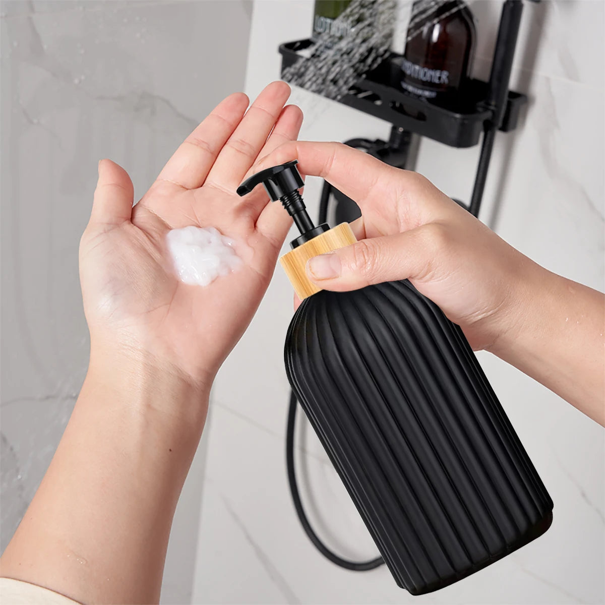 Ensemble d’accessoires de salle de bain modernes